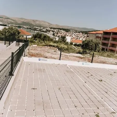 Emadora Trogir