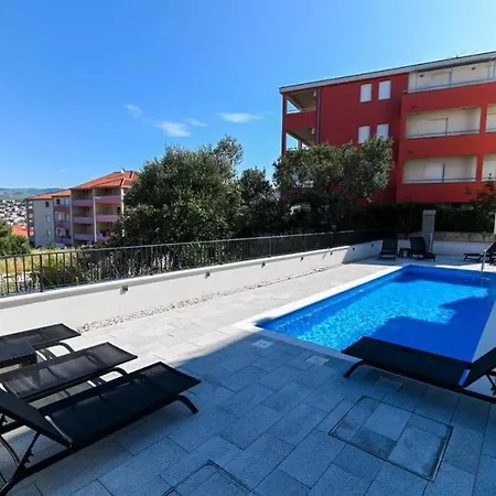 Emadora Trogir